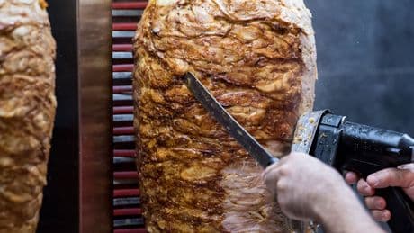 Tausende Imbisse betroffen - Streik legt Döner-Spieß-Fabrik lahm