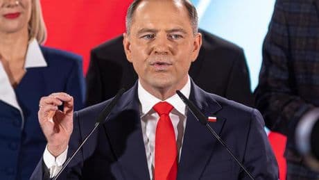 Más bloqueo en Varsovia y más tensiones con Bruselas y Kiev: las claves de la victoria ultranacionalista en Polonia