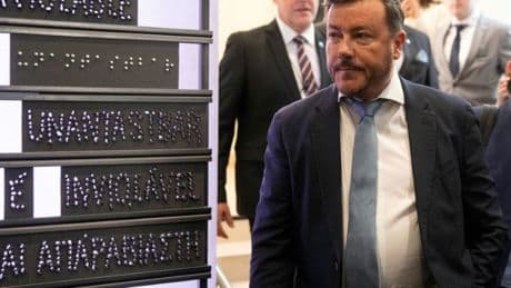 Signa-Insolvenzverwalter versteigert Einrichtung von Benko-Villa am Gardasee