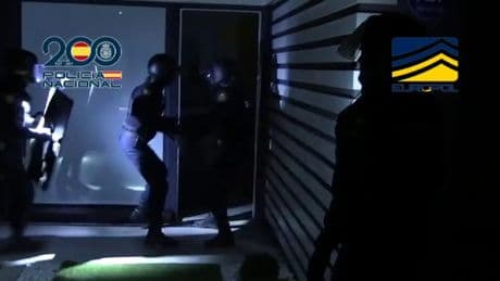 La Policía desmantela una banca clandestina que blanqueaba capital para narcotraficantes y redes de trata de personas
