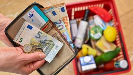 Erzeugerpreise gesunken - Tanken billiger, Preisschock beim Kaffee