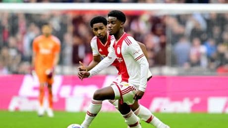 Chelsea, Ajax'tan Jorrel Hato'yu transfer etti!