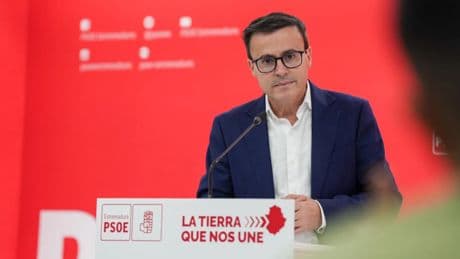 Los últimos cambios en los estatutos del PSOE permiten al líder de Extremadura mantener sus cargos si alega &#039;lawfare&#039;