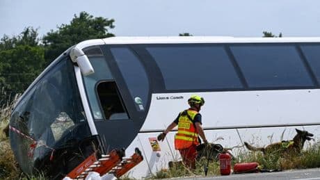 Accident de car mortel dans la Sarthe: un chauffeur ukrainien mis en examen pour homicides involontaires