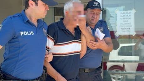 Emekli hakime otobüste etek altı fotoğraf çektiği iddiasıyla gözaltı