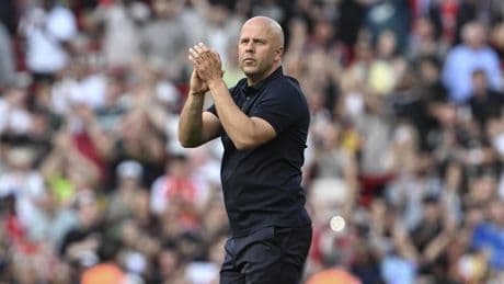 Oefenduel Liverpool in Japan gespeeld ondanks tsunami-alarm: Arne Slot ziet belangrijke Jeremie Frimpong