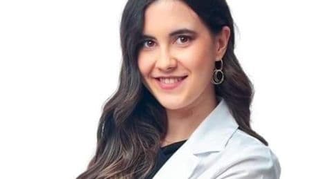Elena Monje, farmacéutica: “Hay muchas cosas que he tenido que desaprender después de estudiar farmacia”