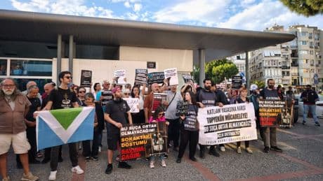 'Katliam Yasası'na karşı İzmir'de açıklama: "Suça ortak olmayacağız"