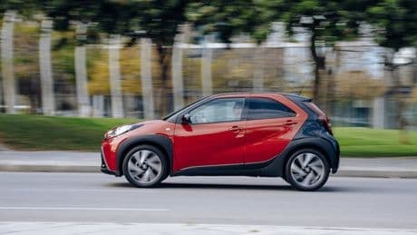 Un urbanita pintón, ágil y muy versátil: Así es el Toyota Aygo X