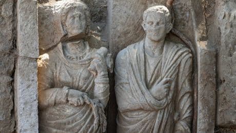 Archaeologists make breakthrough as life-size sculptures discovered in Pompeii tomb