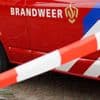 Auto rijdt woonblok in Tiel binnen en raakt gasmeter, bewoners geëvacueerd