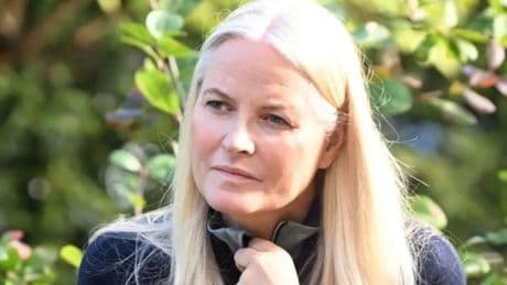 Las dos muertes que abundan en el aislamiento y tristeza de Mette Marit por el caso de su hijo Marius