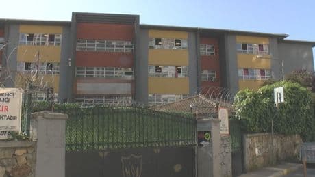 Sultanbeyli'de dehşet: Okul bahçesinde arkadaşını bıçakladı