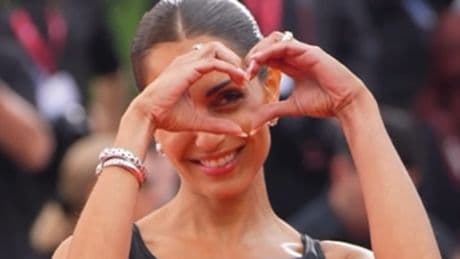 El vestido de Hiba Abouk que aún da que hablar: elegante hasta para mostrar la ropa interior