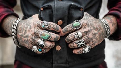 Una tatuadora revela la parte del cuerpo en la que renuncia a trabajar: &quot;Puede resultar frustrante&quot;