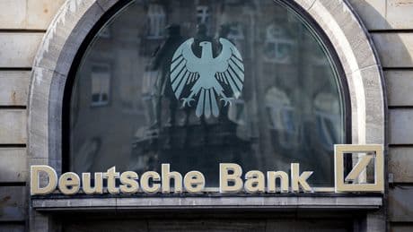 Schon ab August: Deutsche Bank führt neues Angebot zum Geldabheben ein
