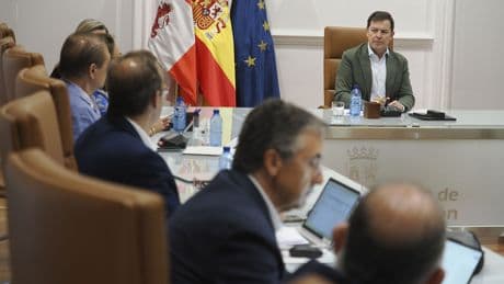 Vox intensifica su batalla contra el PP y se lanza a por Mañueco en plena disputa por los incendios