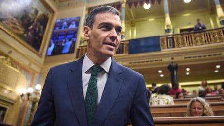Tres nuevas encuestas confirman la mayoría absoluta de PP-Vox y un repunte del PSOE