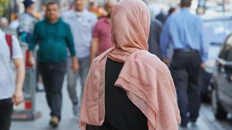 Antimuslimische Straftaten: Muslimfeindlichkeit ist ein alltägliches Phänomen