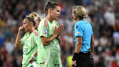 Italianen laken beslissing van VAR Dennis Higler tijdens halve finale EK: ’Dit is wel heel triest’