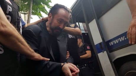 Adnan Oktar "nitelikli dolandırıcılık" ve "kara para aklama" suçundan beraat etti