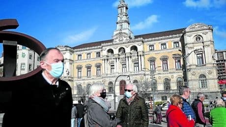 La Justicia avala el cese de un funcionario de Bilbao que se negó a llevar mascarilla