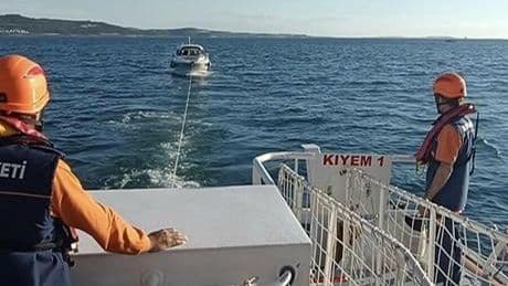 Sürüklenen tekne Çanakkale Marina'ya yanaştırıldı