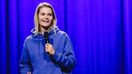 Frauen-EM 2025: Comedy-Star Hazel Brugger besucht das DFB-Team