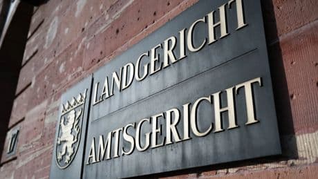 Strafprozess in Hanau: Junger Zeuge beschuldigt seinen Onkel des Brudermords