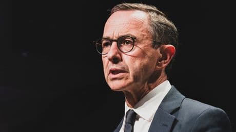 LR considère que "voter pour la chute du gouvernement" revient à "voter contre les intérêts de la France"