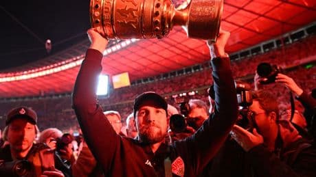 VfB-Partynacht nach Pokalsieg: Selbst mit DFB-Pokal: Hoeneß zweifelt an Berghain-Zutritt