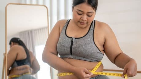 Flacher Bauch mit Hausmitteln: 10 Dinge, die Sie vermutlich schon daheim haben