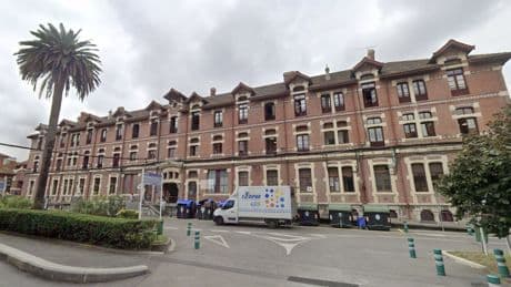 Apuñalan en el cuello a una educadora social de un piso tutelado en Bilbao