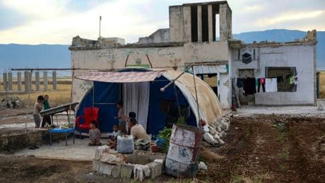 Syrie: quand des déplacés reviennent camper sur les ruines de leurs maisons