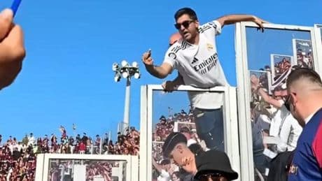 Lamentables insultos racistas de un seguidor madridista durante el Clásico en Montjuïc
