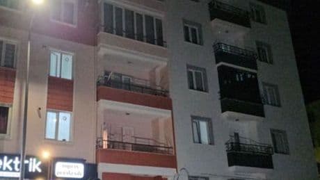 Apartmana pompalı tüfekle saldırı