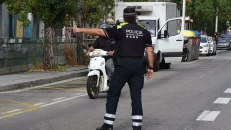La DGT avisa: estas ocho nuevas normas para ciclistas y motoristas ya están en vigor