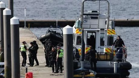 Cop taken to hospital after 'assault' amid dramatic police chase on River Clyde