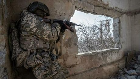 Ucraina, la guerra di logoramento di Kiev: soldati speciali addestrati per imboscate e lotta corpo a corpo