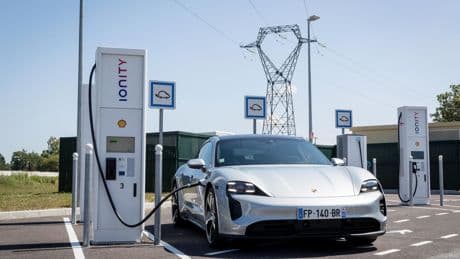 À la peine dans l’électrique, Porsche débranche sa filiale de batteries haut de gamme