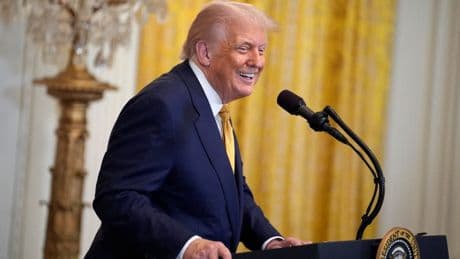 Avec son plan de dérégulation de l’IA, Trump laisse carte blanche aux milliardaires de la Silicon Valley pour vaincre la Chine
