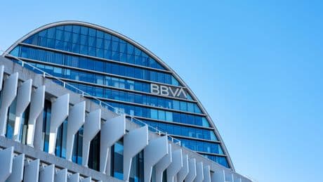 El blindaje especial a las pymes catalanas desbloqueó la luz verde de Competencia a la opa del BBVA al Sabadell