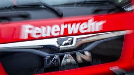 Dachstuhl gebrochen: Dach von Supermarkt sackt ab - eine Frau leicht verletzt