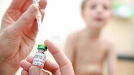 Firenze, bambina di un anno e mezzo rischia la vita per il morbillo. La medica: «Vaccinate i vostri figli»