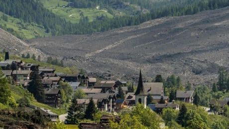 Après l’effondrement d’un glacier dans les Alpes suisses, le risque d’un raz-de-marée
