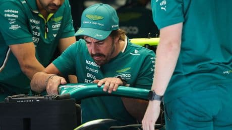 Fernando Alonso no participó en los Libres 1 por una lesión muscular en su espalda