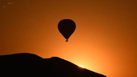 Tourismus: Heißluftballons in Türkei abgestürzt - Ein Toter