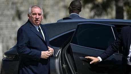 «Sa stratégie le mène au fond du gouffre»: supprimer deux jours fériés, la difficile bataille de François Bayrou
