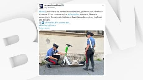 Un touriste allemand arrêté à Rome avec un morceau de colonne antique en marbre sur sa trottinette