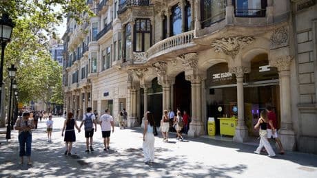 La ocupación en los  ejes comerciales de Barcelona supera el 95%